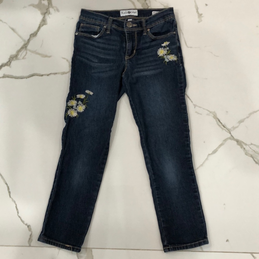 Cute dark blue jeans- relaxed skinny fit